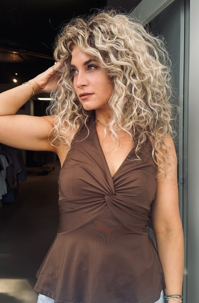 Trending bruine halter top