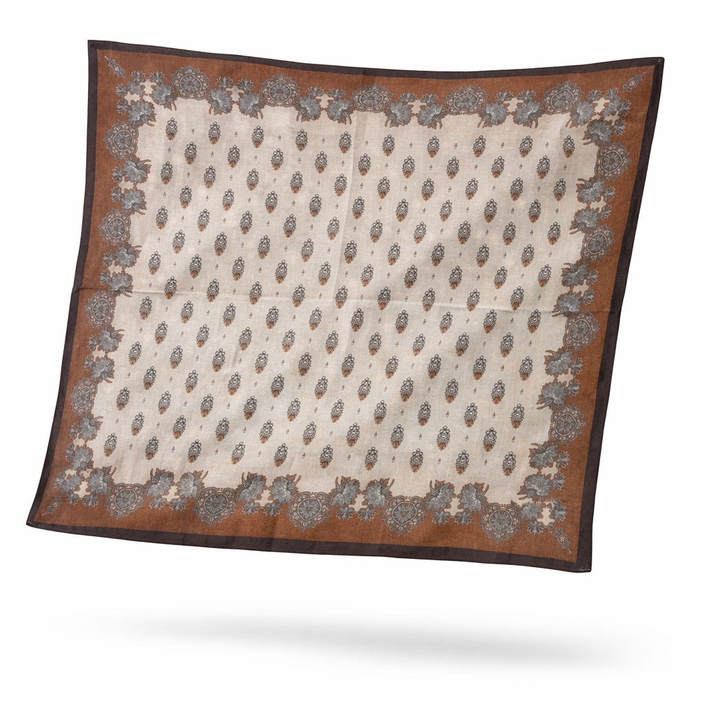 Beige met bruin dames sjaaltje met paisley print | trending satlijnlook scarf
