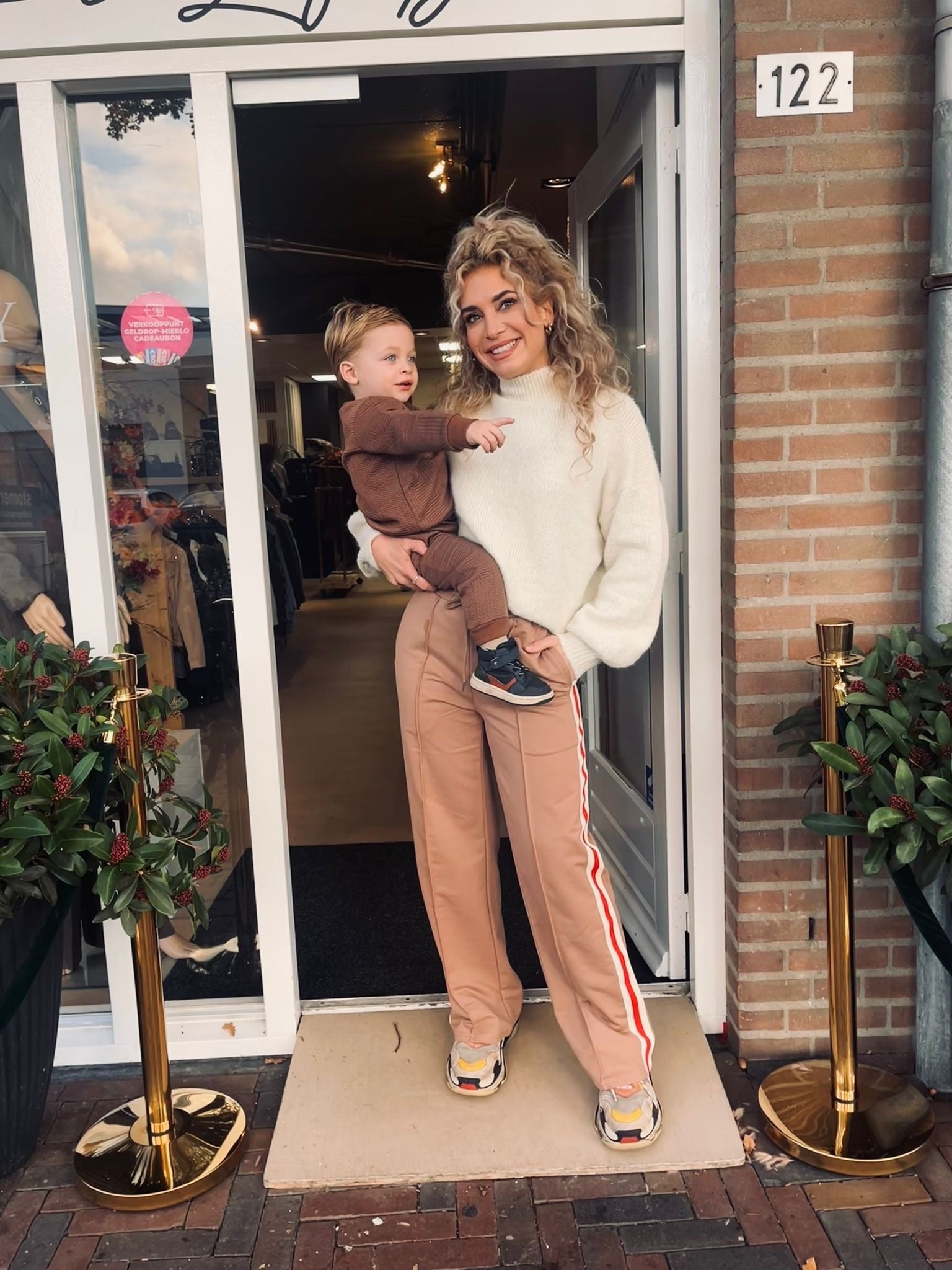 Joggingbroek beige met rood witte streep