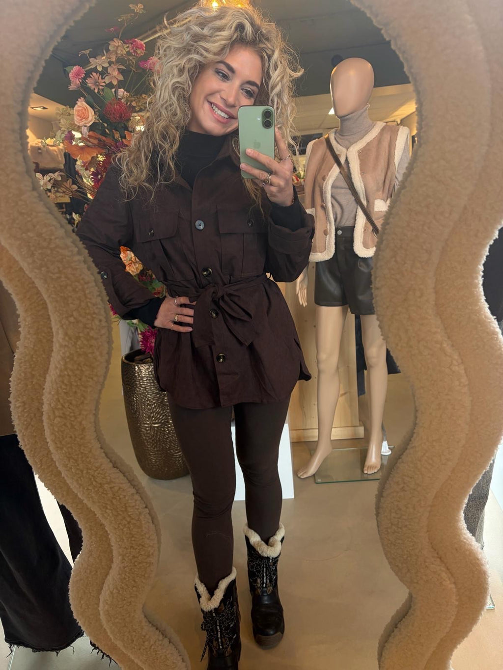 Donkerbruine Suede Look Blouse met Ceintuur | Zacht & Vrouwelijk