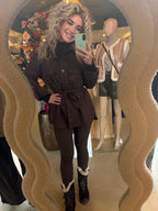Donkerbruine Suede Look Blouse met Ceintuur | Zacht & Vrouwelijk