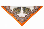 Oranje dames sjaaltje met paisley print | trending satlijnlook scarf