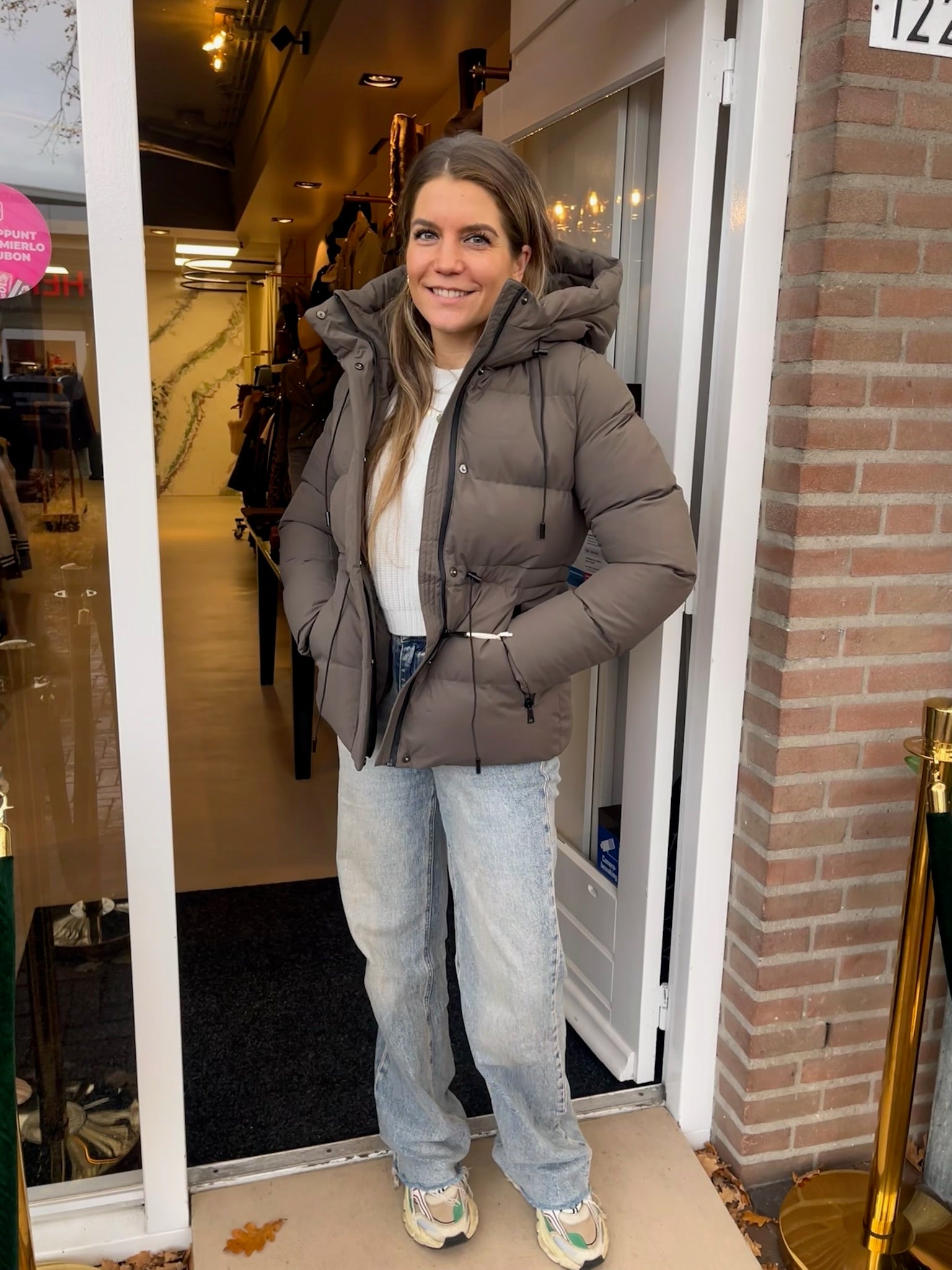 Taupe Gewatteerde Damesjas met Capuchon | Korte Puffer Jas