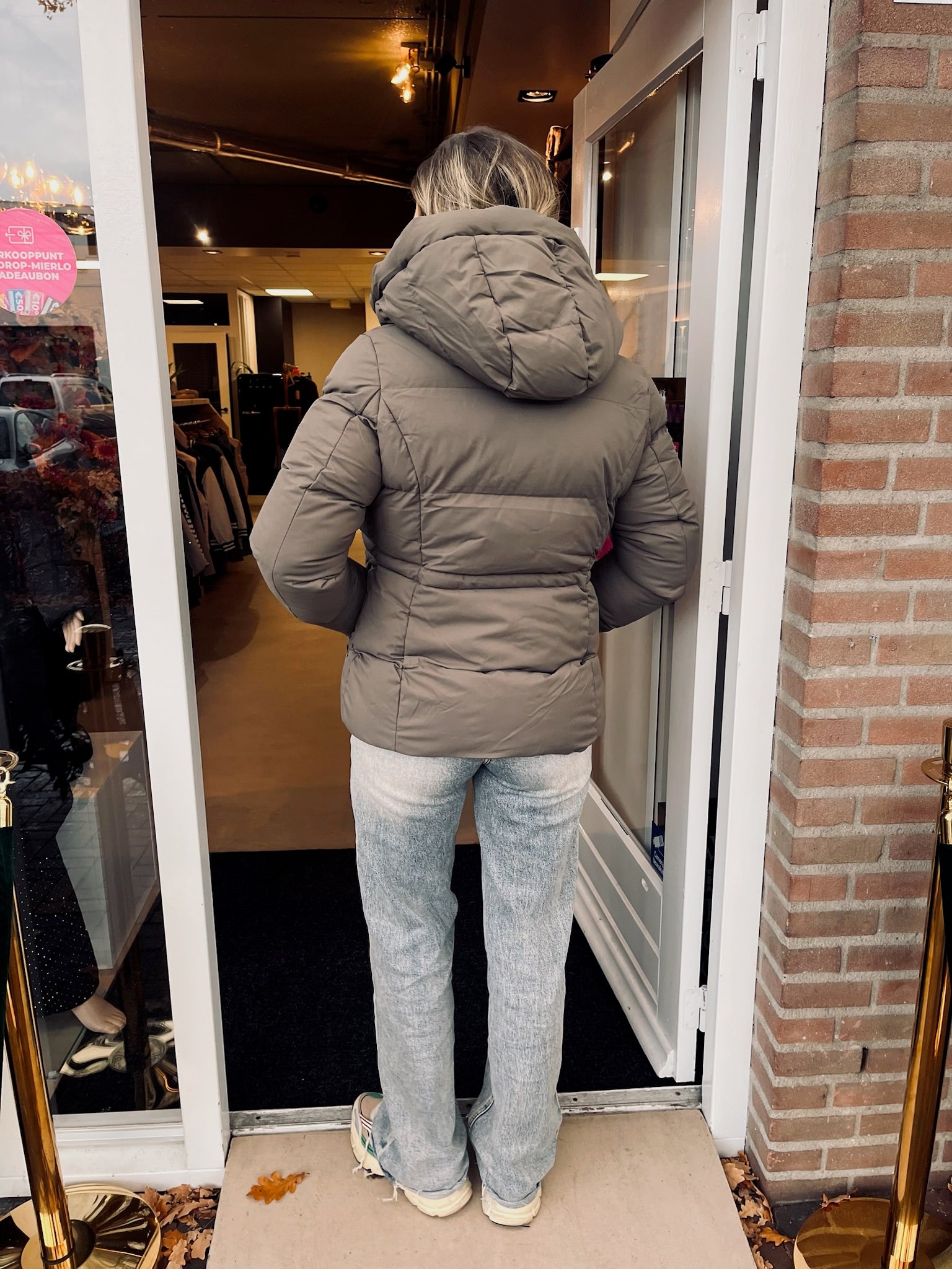 Taupe Gewatteerde Damesjas met Capuchon | Korte Puffer Jas
