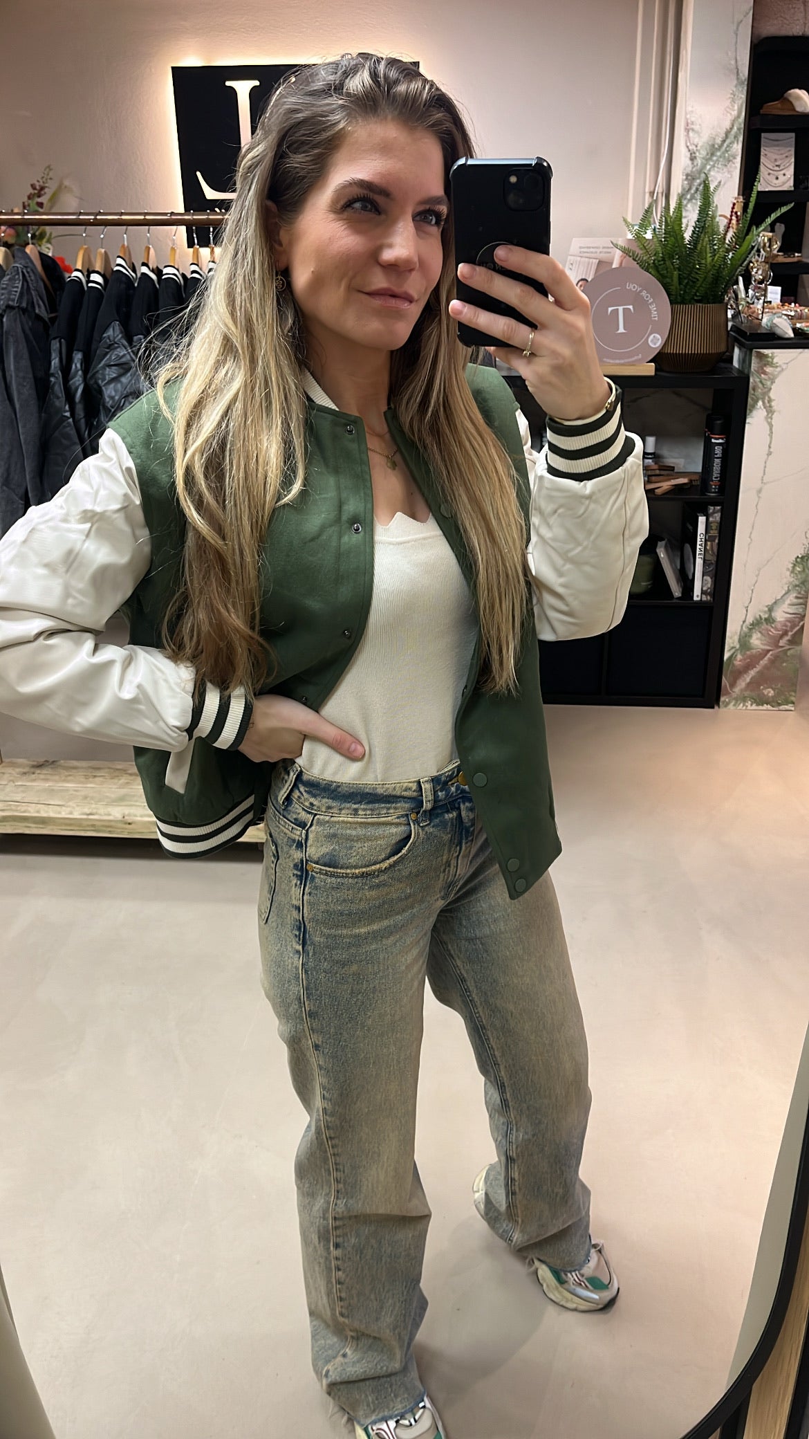 Trendy groen/beige bomberjacket