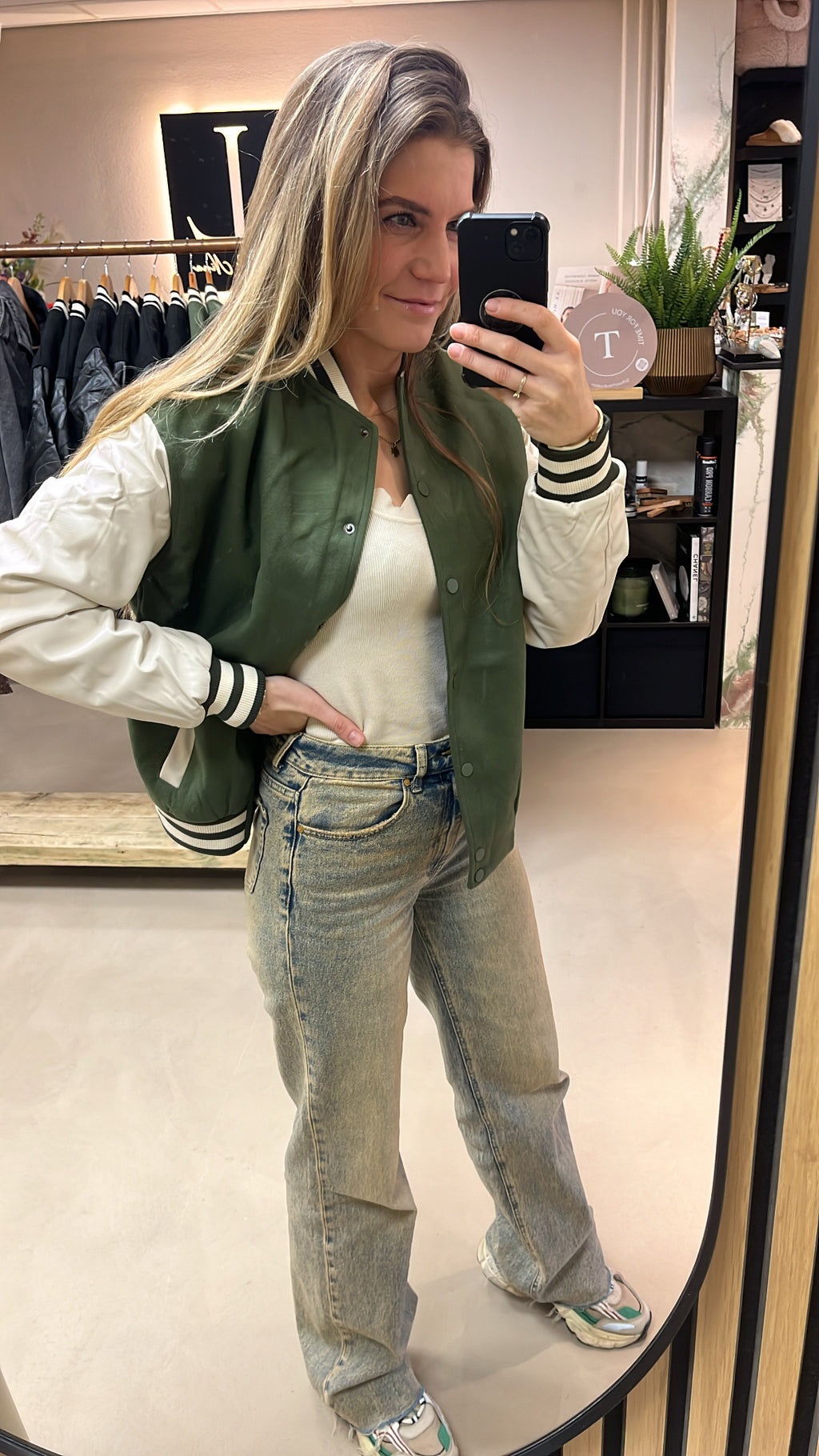 Trendy groen/beige bomberjacket