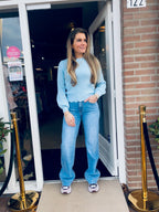 Lichtblauwe Top met Opengewerkte Structuur en Kartelrand