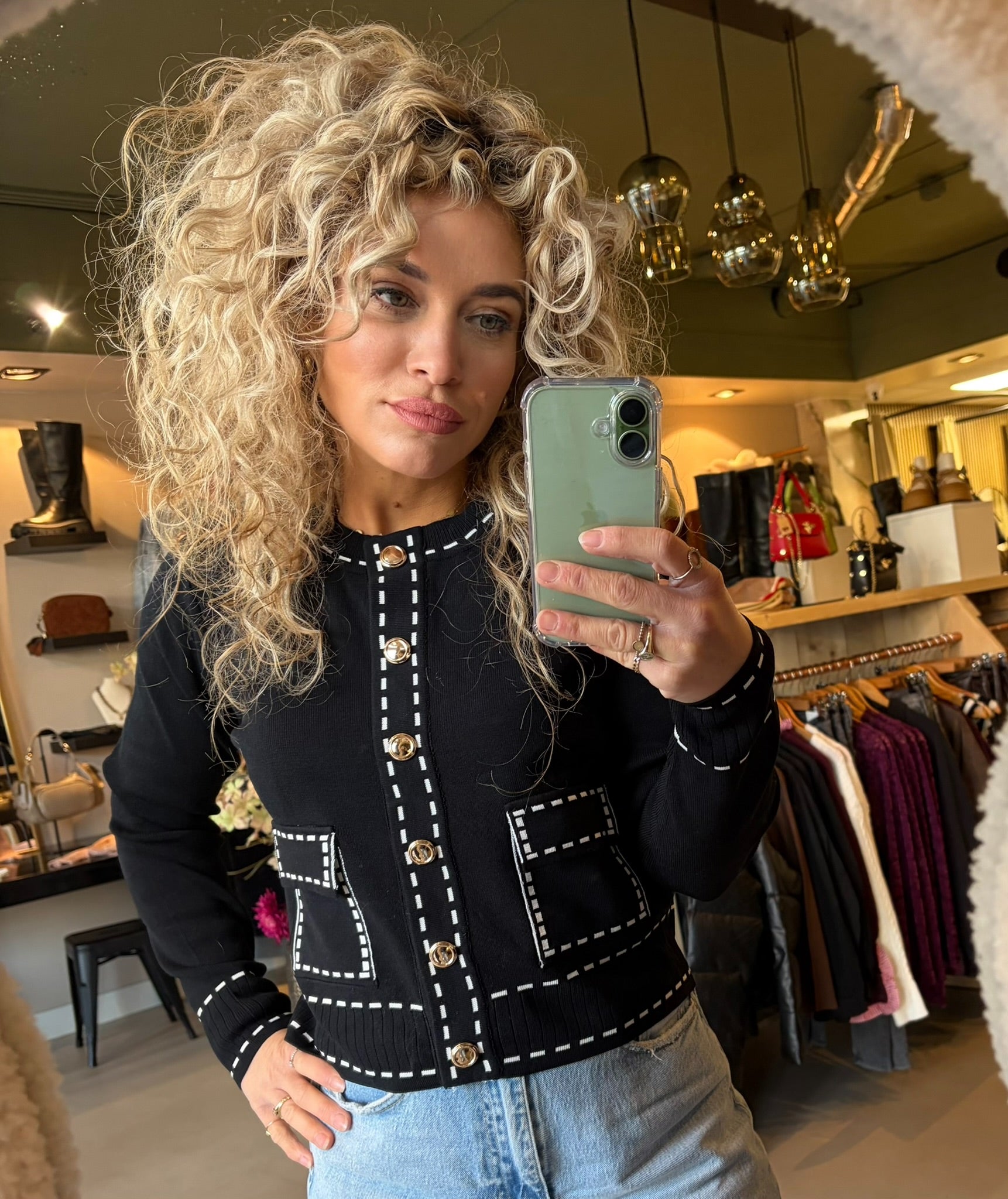 Cardigan vest met gouden knopen | zwart