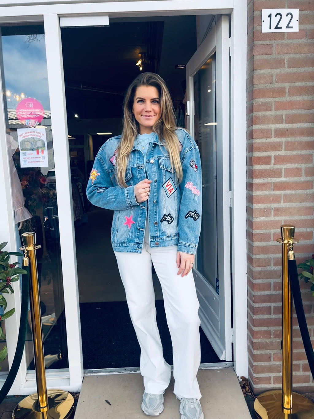 Denim jacket met patches dames | Licht oversized jeans jasje met kleurrijke details