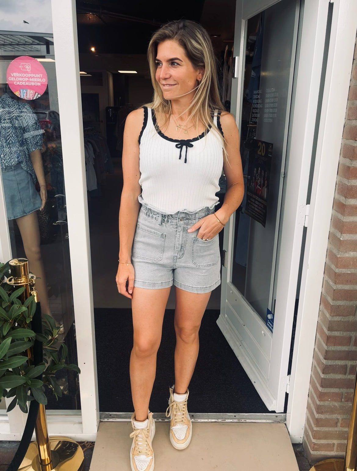 Rib Top met Strikdetail| Wit met Zwart