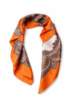 Oranje dames sjaaltje met paisley print | trending satlijnlook scarf