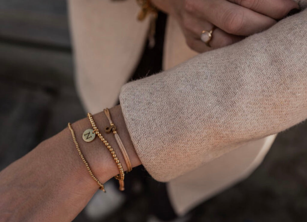By Shir Armband Kraaltjes Met Letter Goud (Verguld)