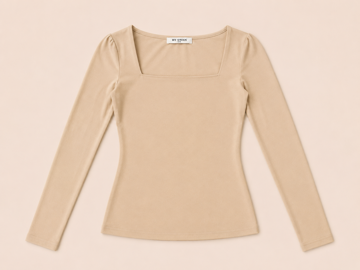 Beige top met open hals | By Swan