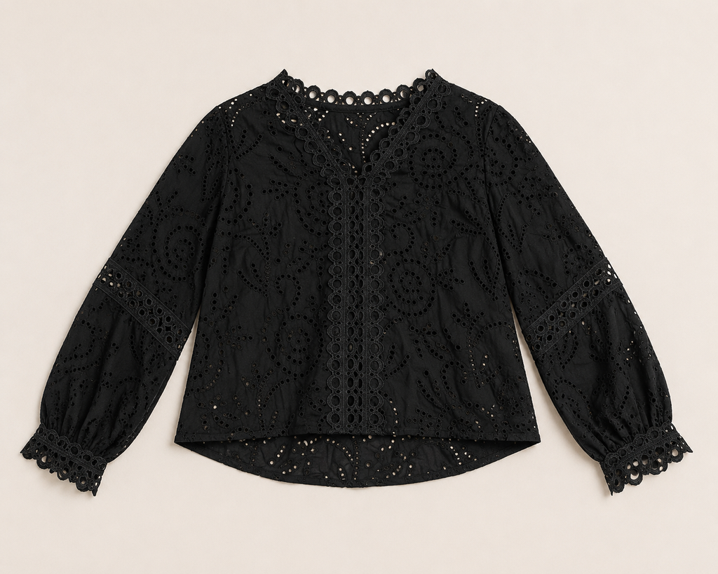 Zwarte Broderie Blouse met V-Hals en Pofmouwen | Choklate