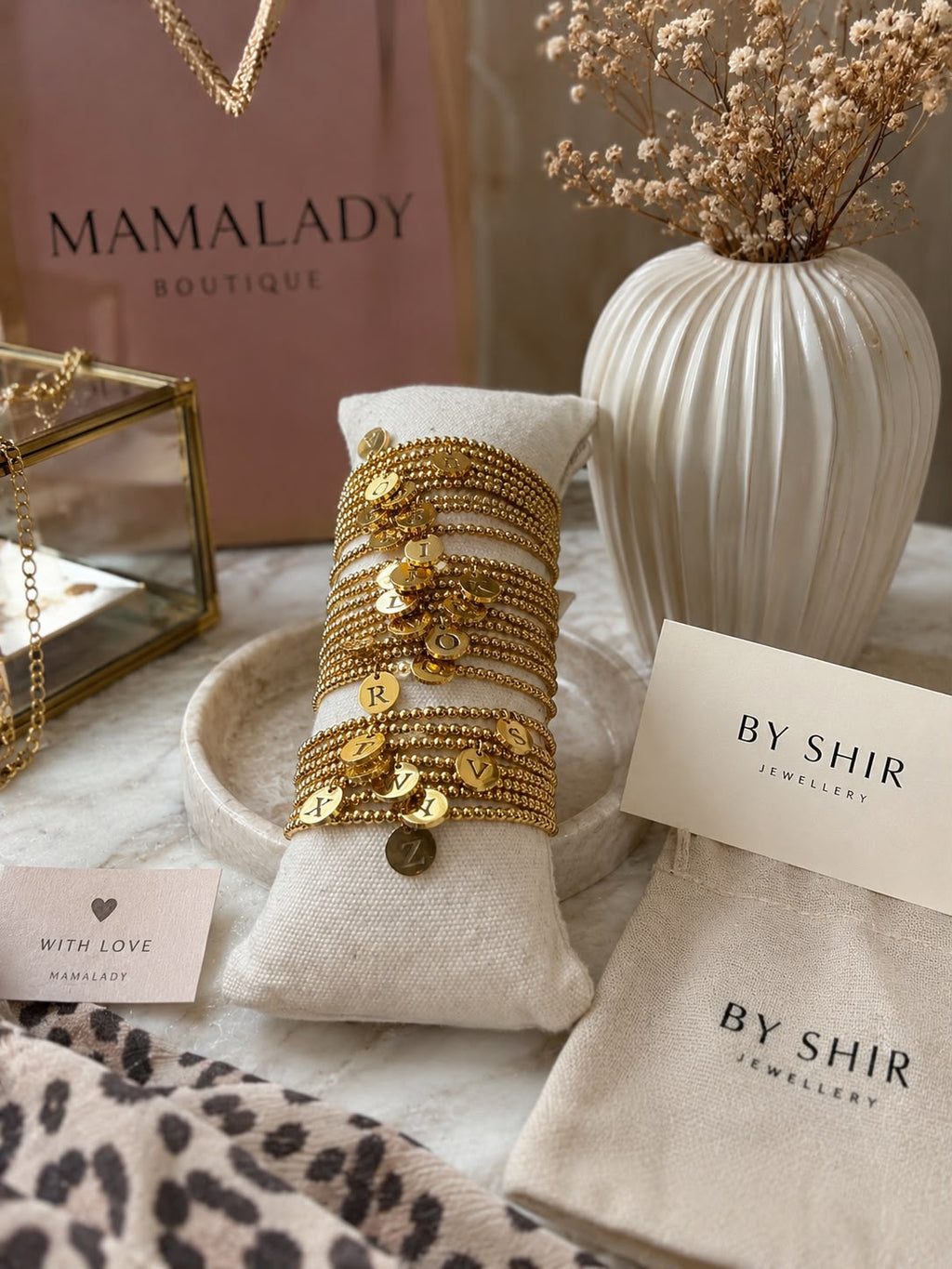 By Shir Armband Kraaltjes Met Letter Goud (Verguld)
