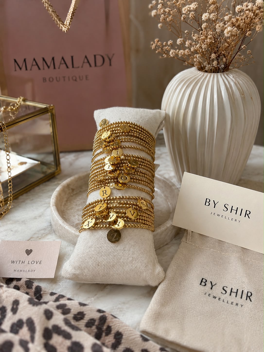 By Shir Armband Kraaltjes Met Letter Goud (Verguld)
