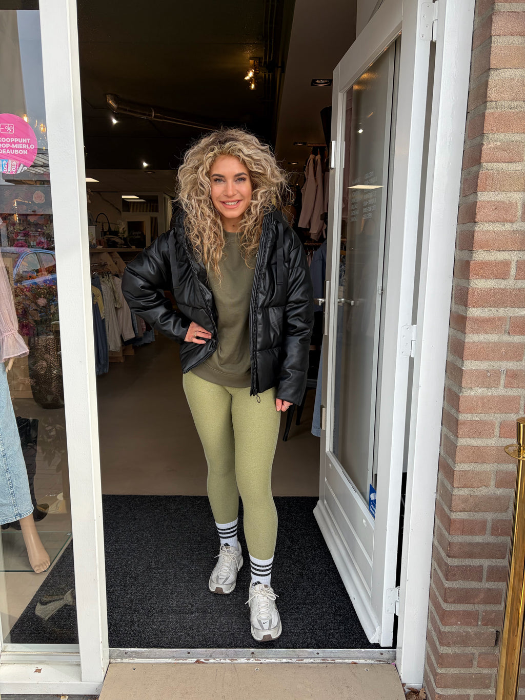 Zwarte Puffer Jas met Capuchon |Trendy Winterjas