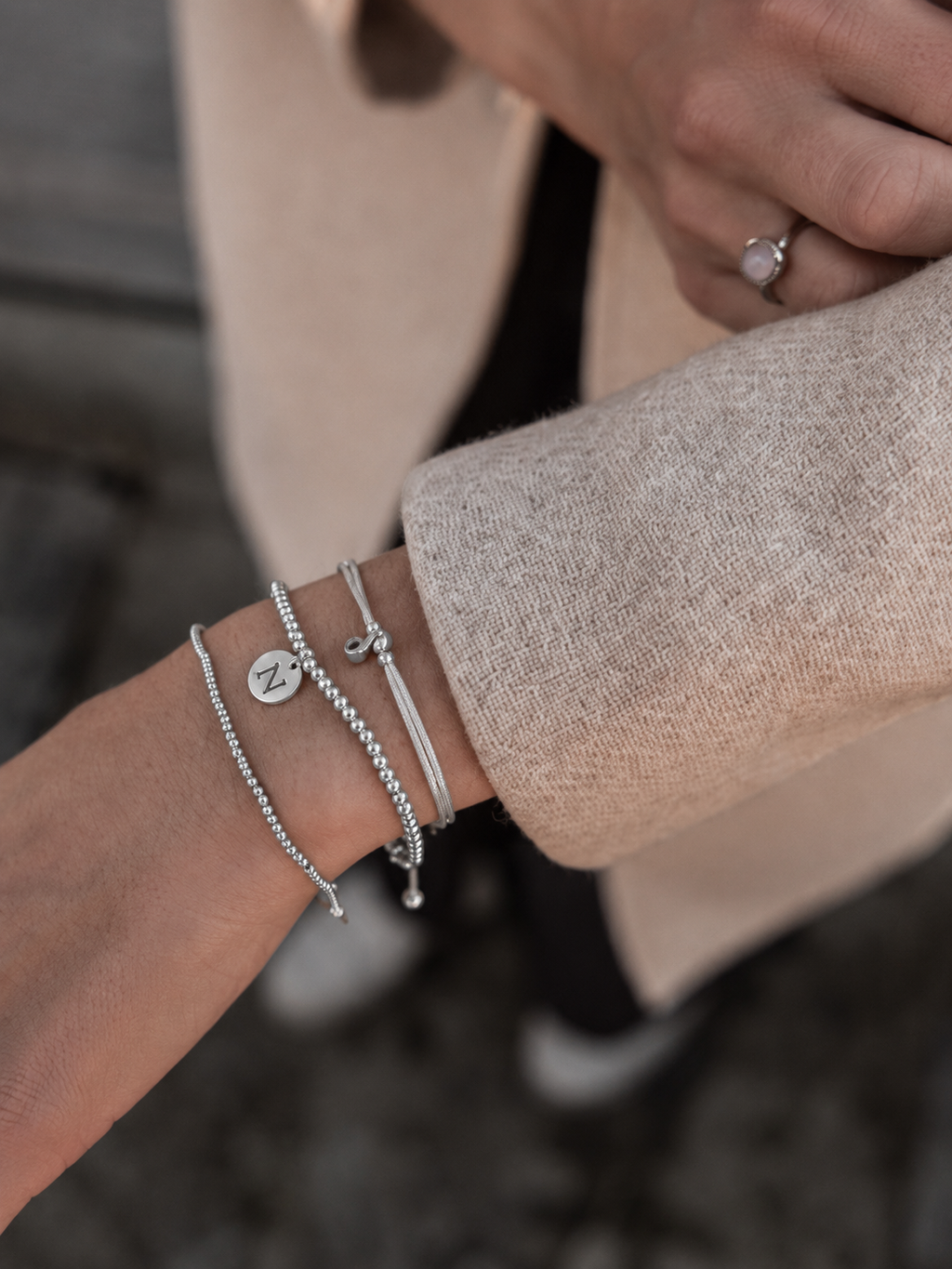By Shir Armband Kraaltjes Met Letter Edelstaal