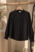 Zwarte blouse met kant details | By Clara